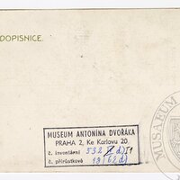 Pohřební průvod Antonína Dvořáka v severovýchodní části Karlova náměstí